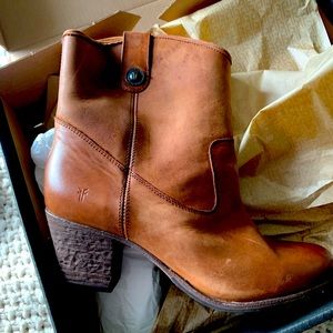 Frye Jackie Button Short Sz 11M